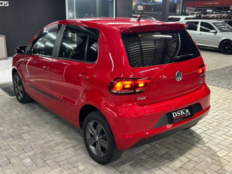 VOLKSWAGEN - FOX - 2017/2017 - Vermelha - R$ 56.900,00