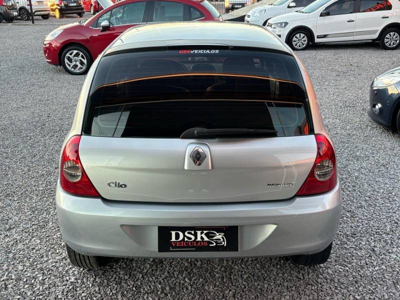 RENAULT - CLIO - 2006/2006 - Prata - R$ 20.900,00