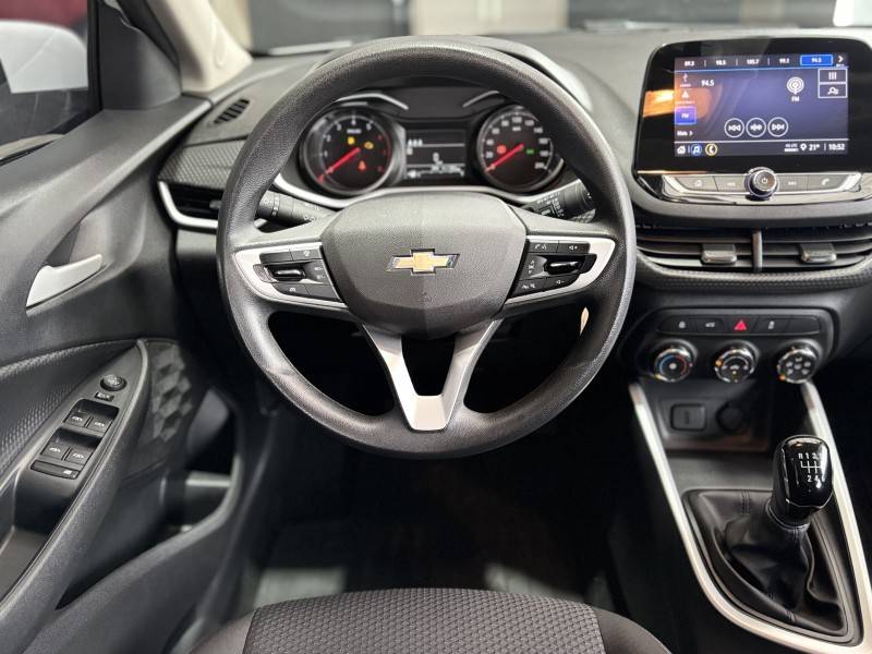 CHEVROLET - ONIX - 2023/2024 - Branca - R$ 82.900,00