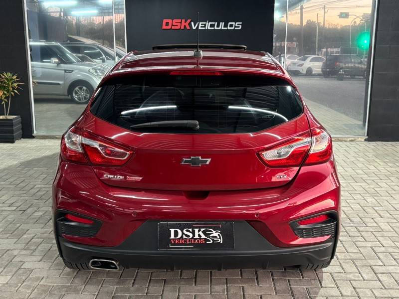 CHEVROLET - CRUZE - 2018/2018 - Vermelha - R$ 95.900,00