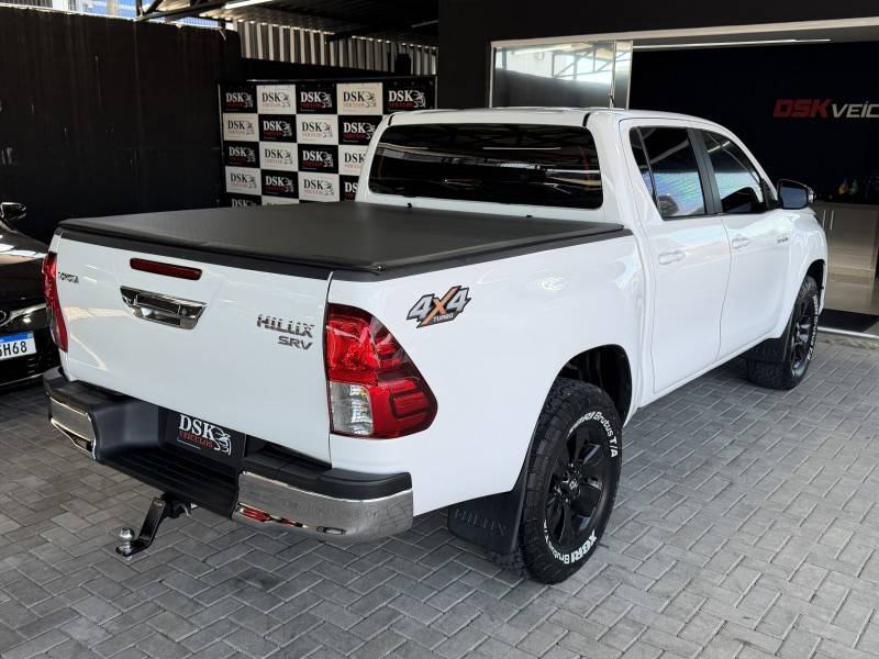 TOYOTA - HILUX - 2016/2017 - Branca - R$ 177.900,00