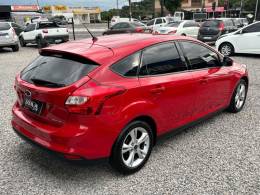 FORD - FOCUS - 2013/2014 - Vermelha - R$ 54.900,00