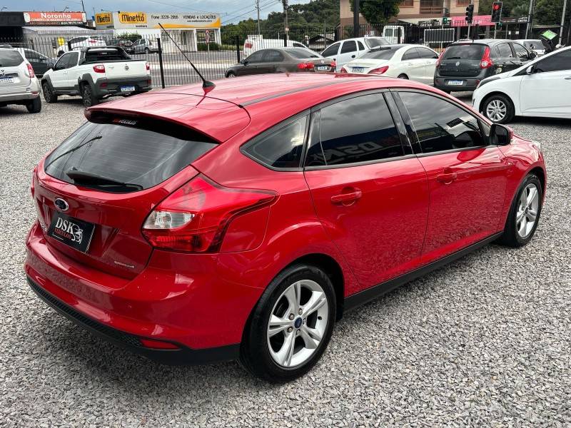 FORD - FOCUS - 2013/2014 - Vermelha - R$ 54.900,00