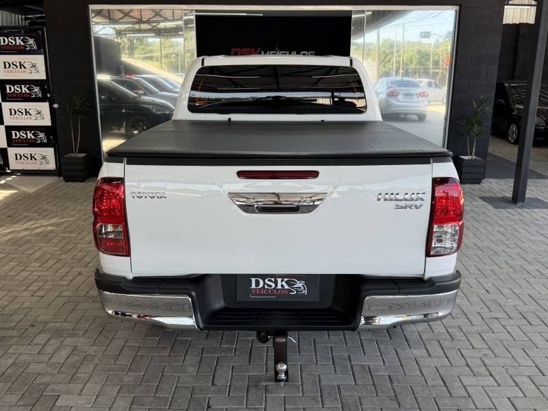 TOYOTA - HILUX - 2016/2017 - Branca - R$ 177.900,00