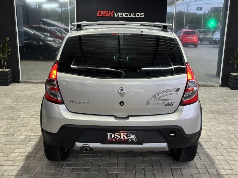 RENAULT - SANDERO - 2008/2009 - Prata - R$ 33.900,00