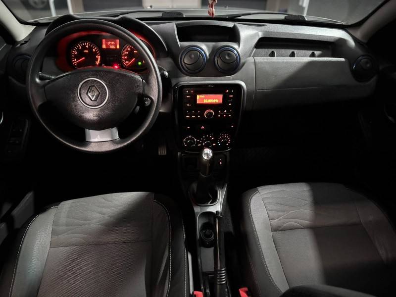 RENAULT - DUSTER - 2012/2013 - Prata - R$ 56.900,00