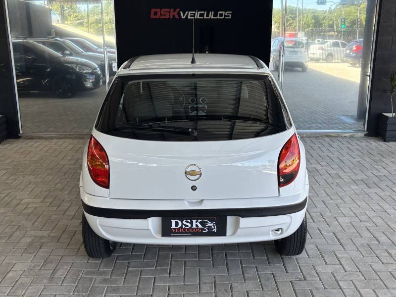 CHEVROLET - CELTA - 2005/2005 - Branca - R$ 17.900,00