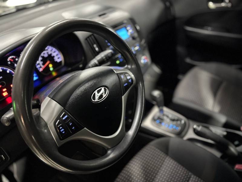 HYUNDAI - I30 - 2011/2012 - Prata - R$ 51.900,00