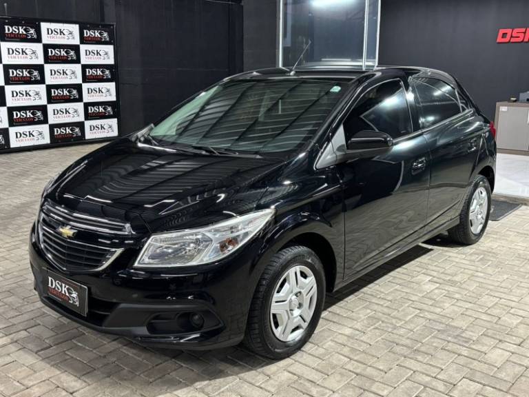CHEVROLET - ONIX - 2013/2013 - Preta - R$ 42.900,00