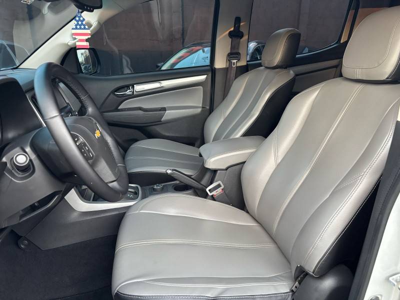 CHEVROLET - S10 - 2017/2018 - Prata - R$ 154.900,00