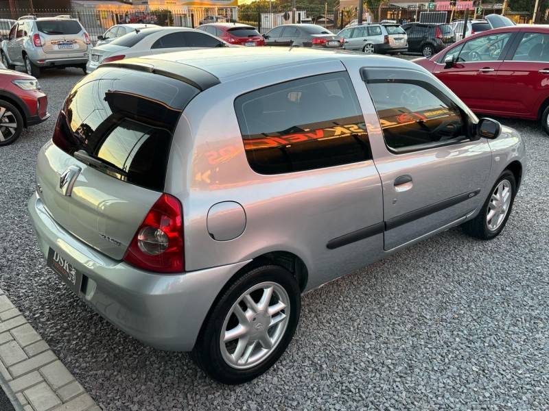 RENAULT - CLIO - 2006/2006 - Prata - R$ 20.900,00