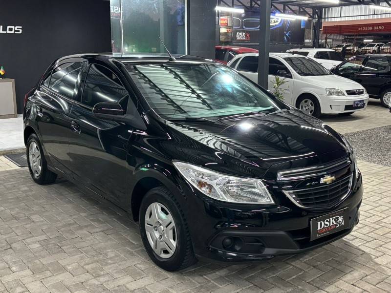 CHEVROLET - ONIX - 2013/2013 - Preta - R$ 42.900,00