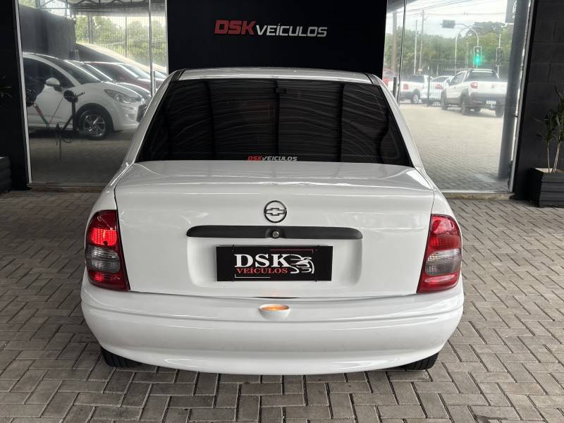 CHEVROLET - CLASSIC - 2004/2005 - Branca - R$ 19.900,00