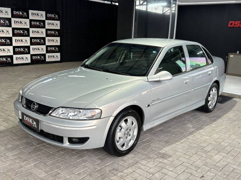 CHEVROLET - VECTRA - 2005/2005 - Prata - R$ 32.900,00