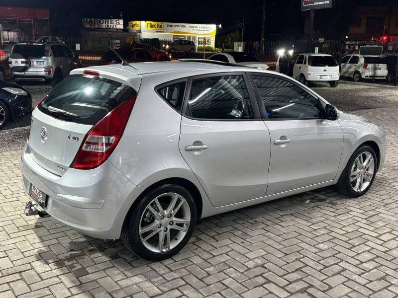HYUNDAI - I30 - 2011/2012 - Prata - R$ 51.900,00