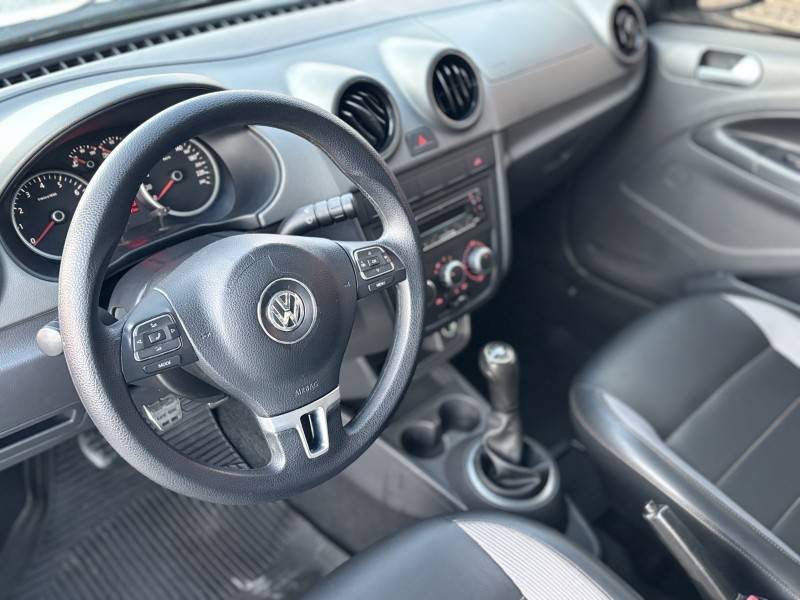 VOLKSWAGEN - SAVEIRO - 2013/2013 - Branca - R$ 55.900,00