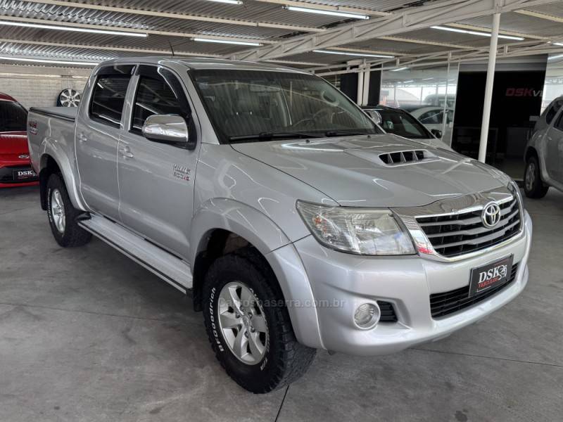 TOYOTA - HILUX - 2011/2012 - Prata - R$ 124.900,00