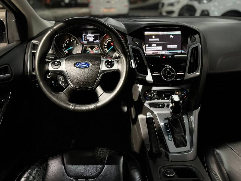 FORD - FOCUS - 2014/2015 - Azul - R$ 64.900,00