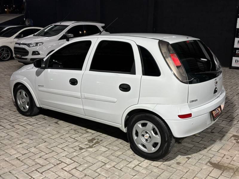 CHEVROLET - CORSA - 2012/2012 - Branca - R$ 33.900,00