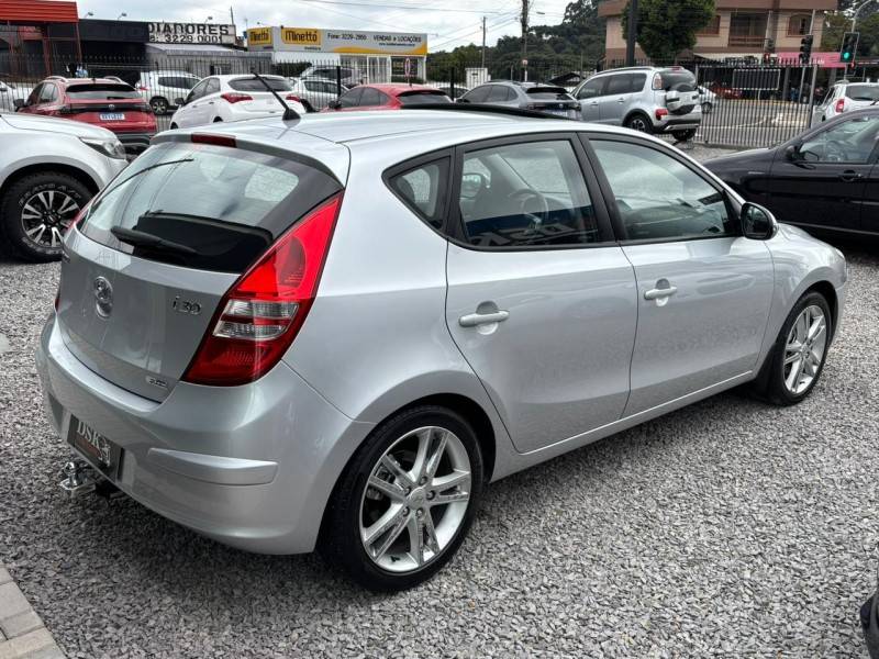 HYUNDAI - I30 - 2011/2012 - Prata - R$ 51.900,00