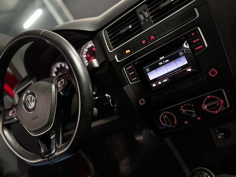 VOLKSWAGEN - FOX - 2017/2017 - Vermelha - R$ 56.900,00