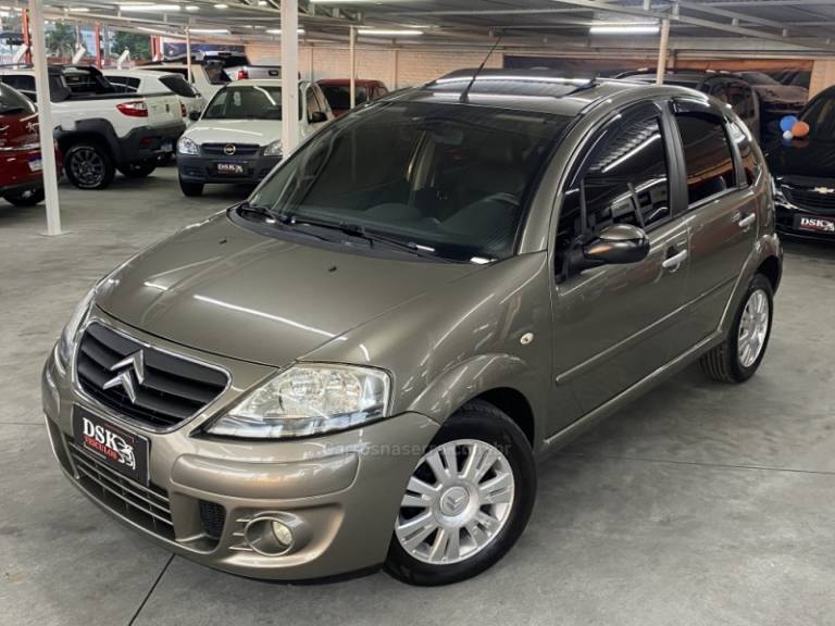 CITROËN - C3 - 2010/2011 - Verde - R$ 30.900,00