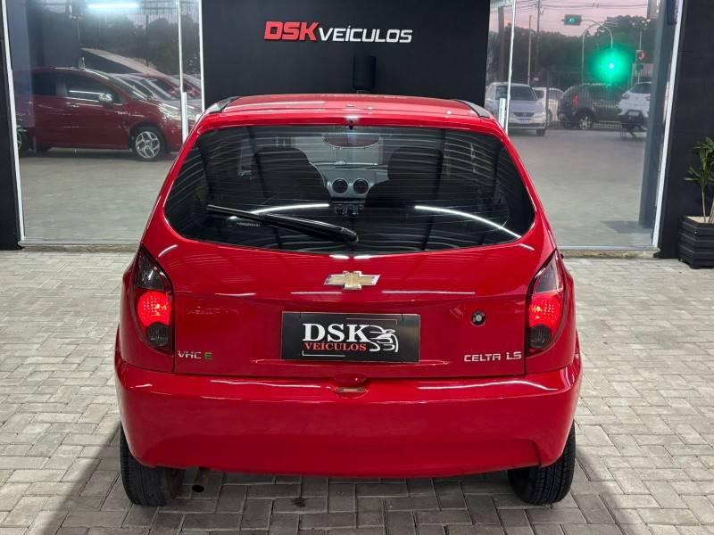 CHEVROLET - CELTA - 2013/2013 - Vermelha - R$ 27.900,00