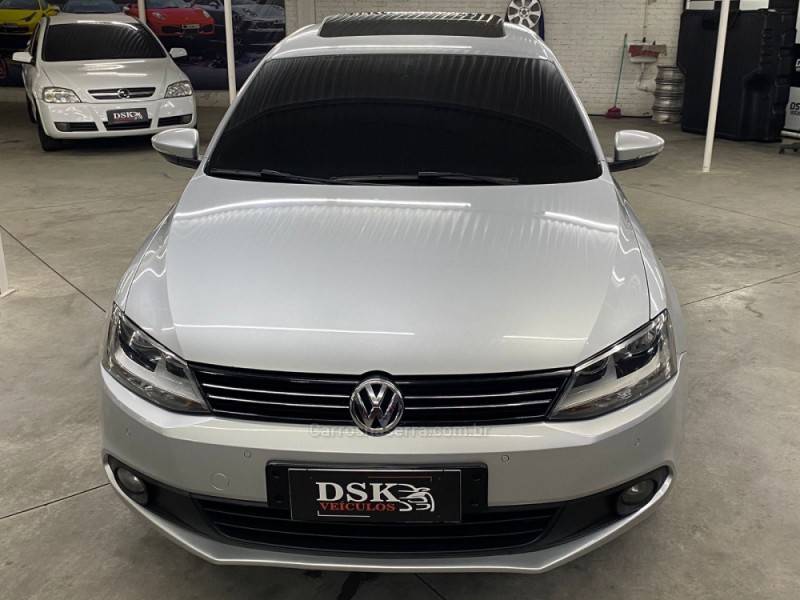 VOLKSWAGEN - JETTA - 2011/2011 - Prata - R$ 62.900,00