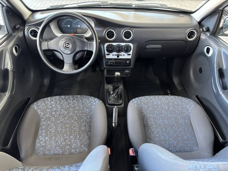 CHEVROLET - CELTA - 2005/2005 - Branca - R$ 17.900,00