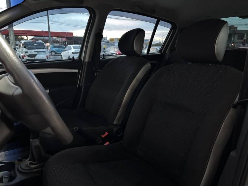 RENAULT - SANDERO - 2008/2009 - Prata - R$ 33.900,00