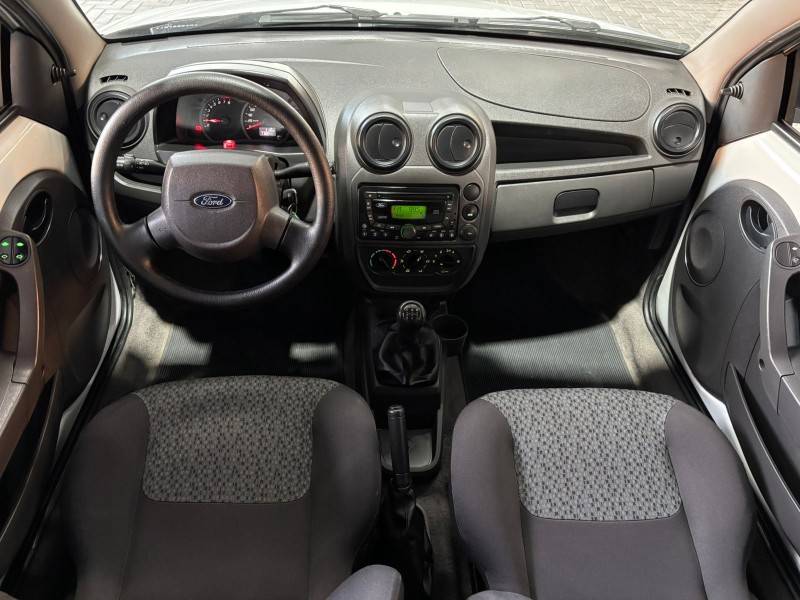 FORD - KA - 2011/2012 - Branca - R$ 25.900,00