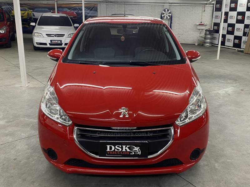 PEUGEOT - 208 - 2013/2014 - Vermelha - R$ 39.900,00