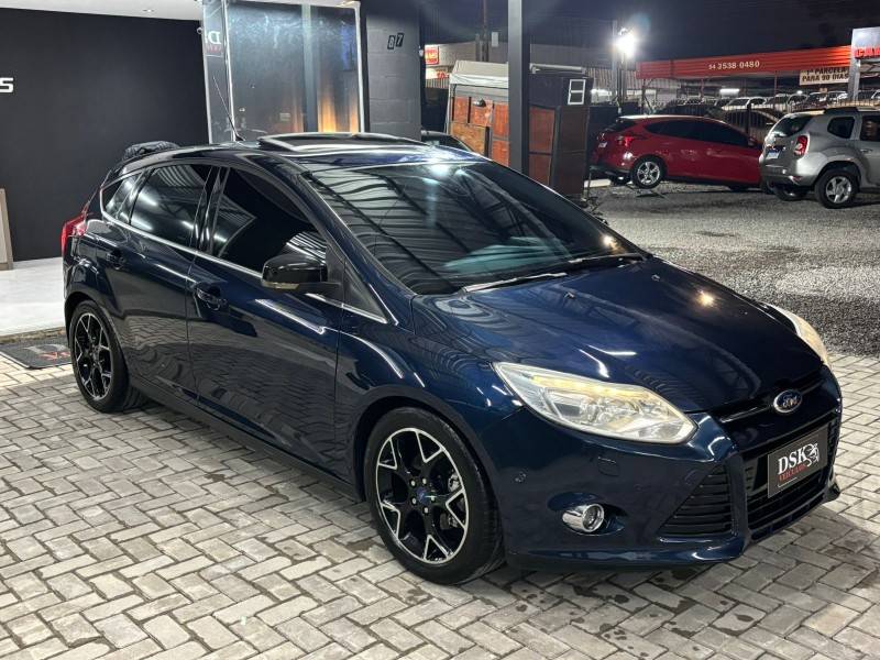 FORD - FOCUS - 2014/2015 - Azul - R$ 64.900,00
