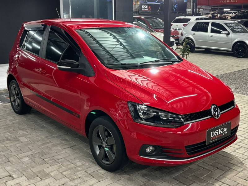 VOLKSWAGEN - FOX - 2017/2017 - Vermelha - R$ 56.900,00