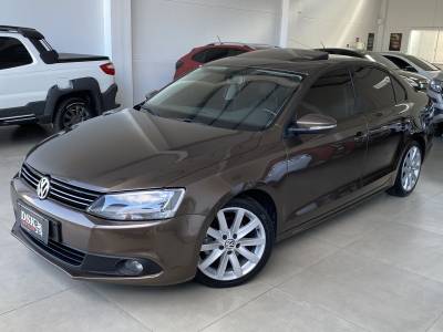 VOLKSWAGEN - JETTA - 2014/2014 - Marrom - R$ 74.900,00