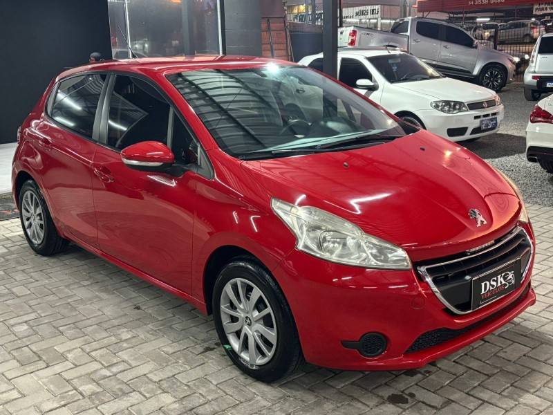 PEUGEOT - 208 - 2013/2014 - Vermelha - R$ 37.900,00