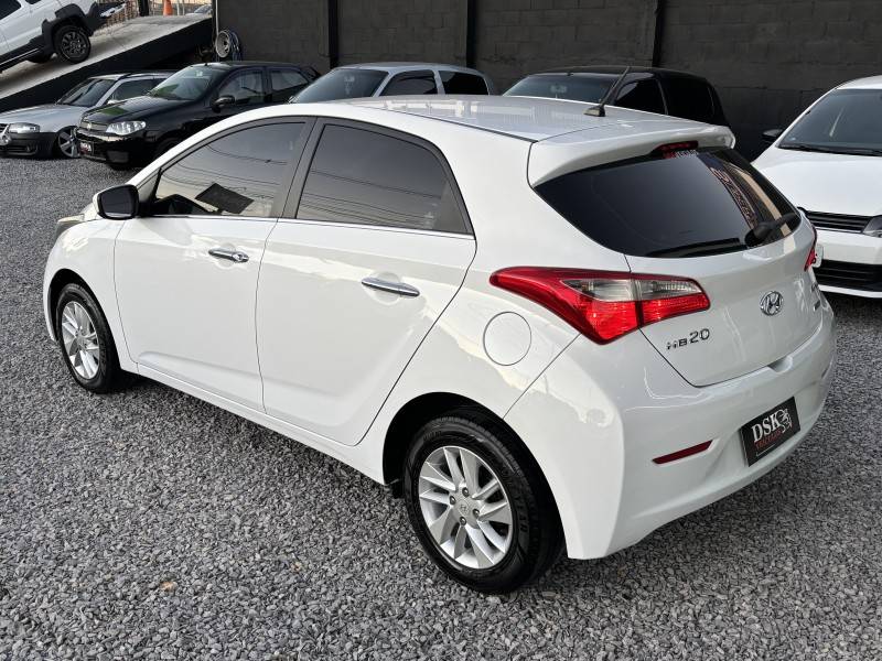 HYUNDAI - HB20 - 2015/2015 - Branca - R$ 56.900,00
