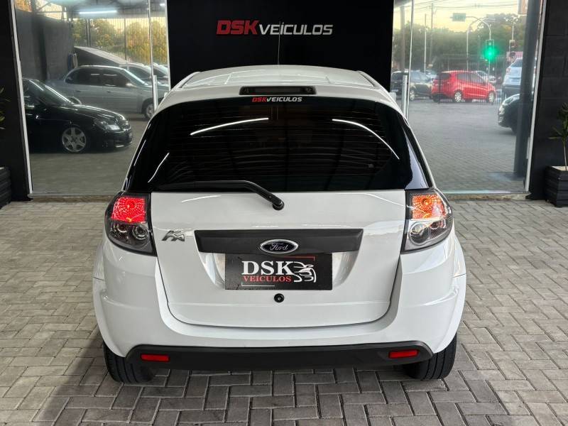 FORD - KA - 2011/2012 - Branca - R$ 25.900,00