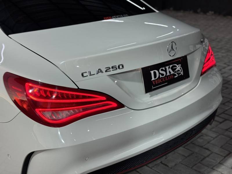 MERCEDES-BENZ - CLA 250 - 2015/2015 - Branca - R$ 154.900,00
