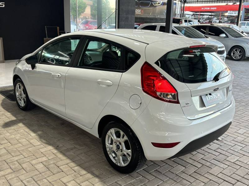 FORD - FIESTA - 2014/2014 - Branca - R$ 44.900,00