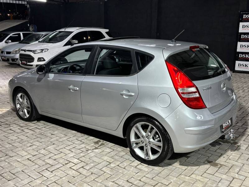 HYUNDAI - I30 - 2011/2012 - Prata - R$ 51.900,00