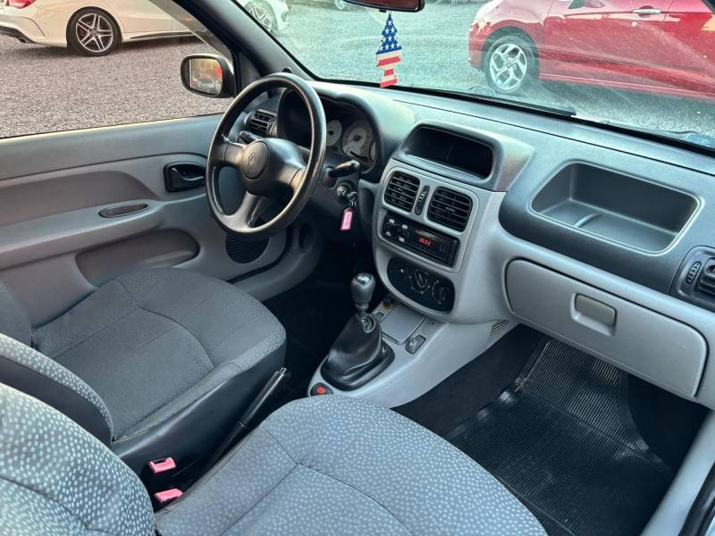RENAULT - CLIO - 2006/2006 - Prata - R$ 20.900,00
