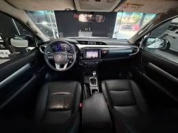 TOYOTA - HILUX - 2016/2017 - Branca - R$ 177.900,00