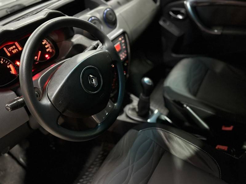 RENAULT - DUSTER - 2013/2013 - Prata - R$ 51.900,00