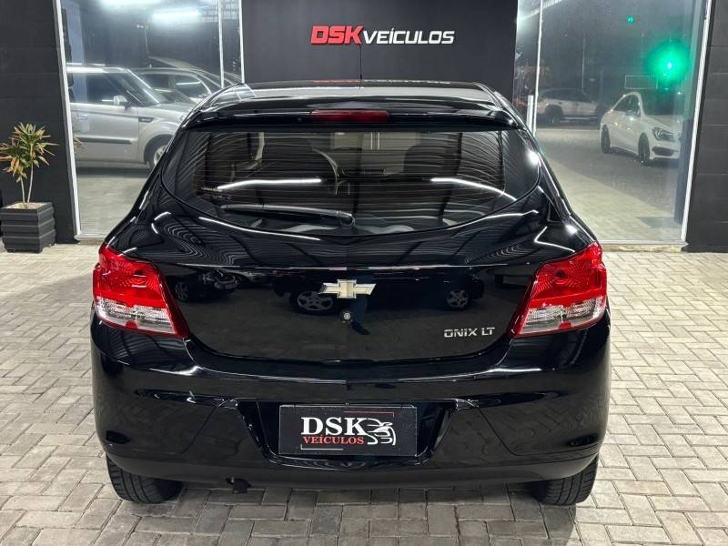 CHEVROLET - ONIX - 2013/2013 - Preta - R$ 42.900,00