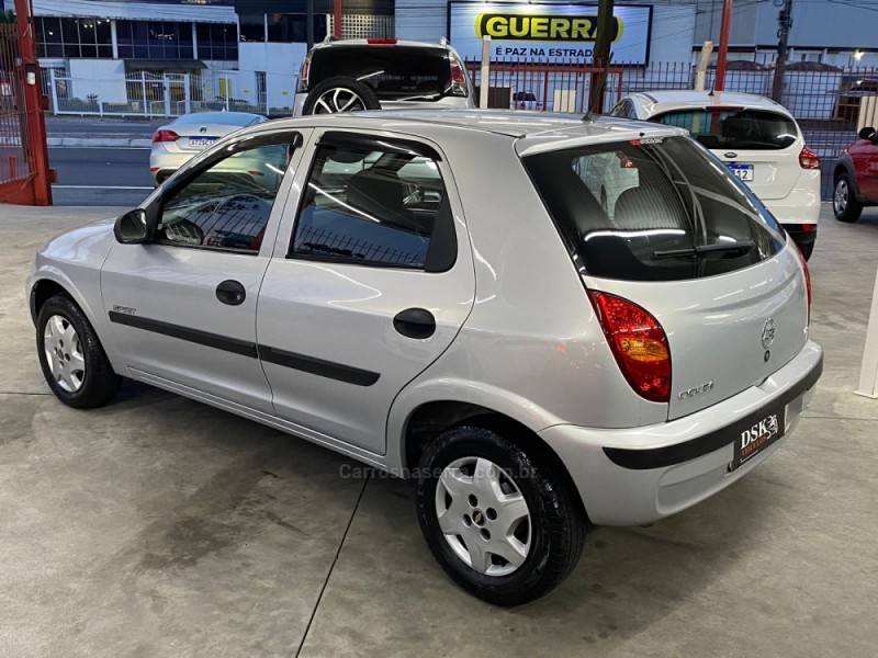 CHEVROLET - CELTA - 2005/2005 - Prata - R$ 19.900,00