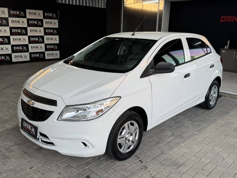 CHEVROLET - ONIX - 2015/2015 - Branca - R$ 43.900,00