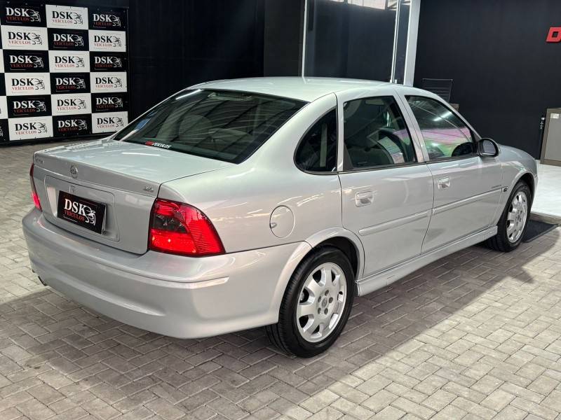 CHEVROLET - VECTRA - 2005/2005 - Prata - R$ 32.900,00
