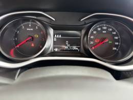 CHEVROLET - ONIX - 2023/2024 - Branca - R$ 82.900,00