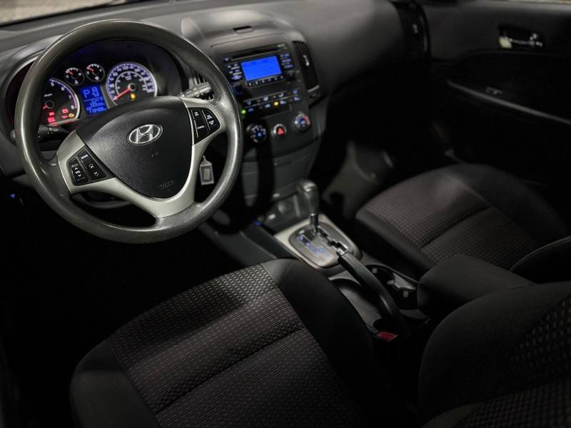 HYUNDAI - I30 - 2011/2012 - Prata - R$ 51.900,00